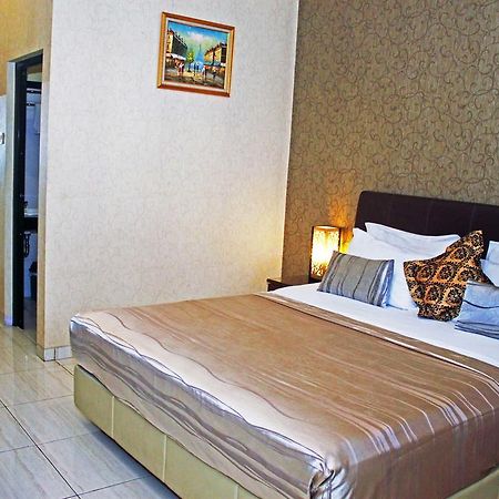 Hotel C3 Semarang Kültér fotó