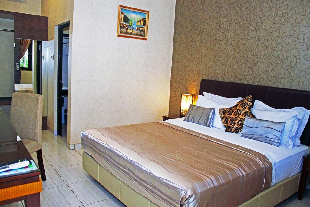 Hotel C3 Semarang Kültér fotó