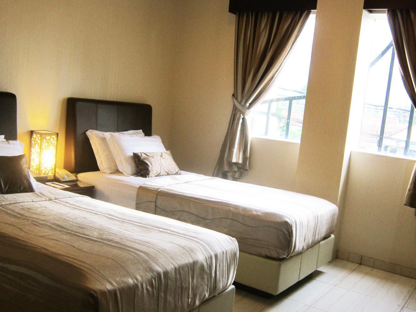 Hotel C3 Semarang Kültér fotó