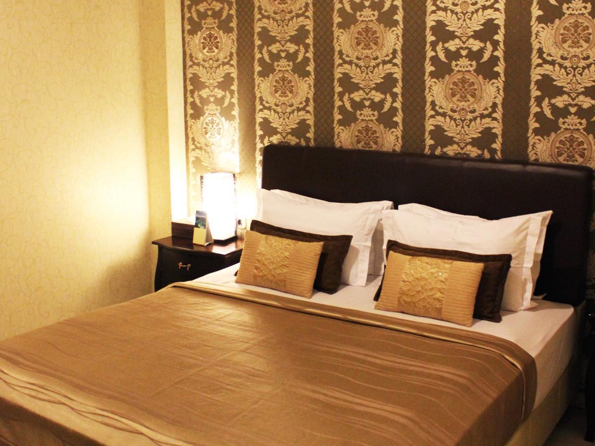 Hotel C3 Semarang Kültér fotó