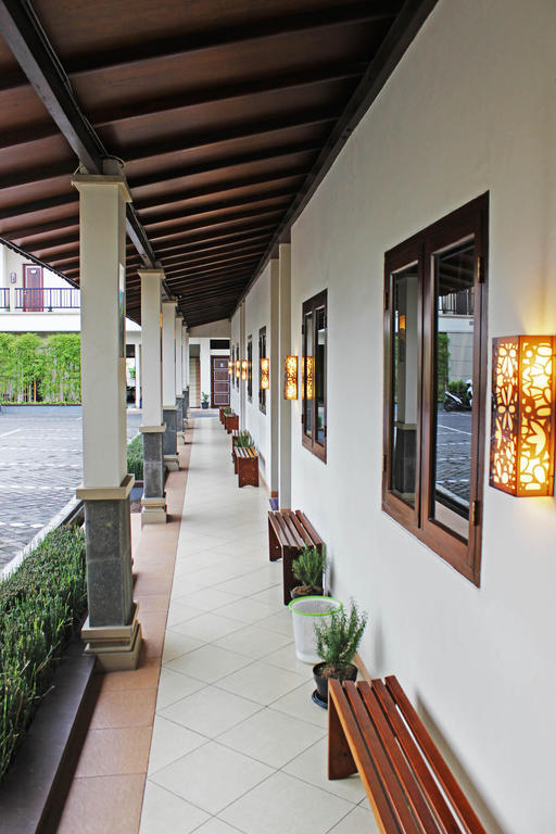 Hotel C3 Semarang Kültér fotó