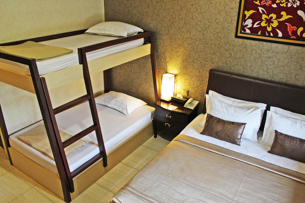 Hotel C3 Semarang Szoba fotó