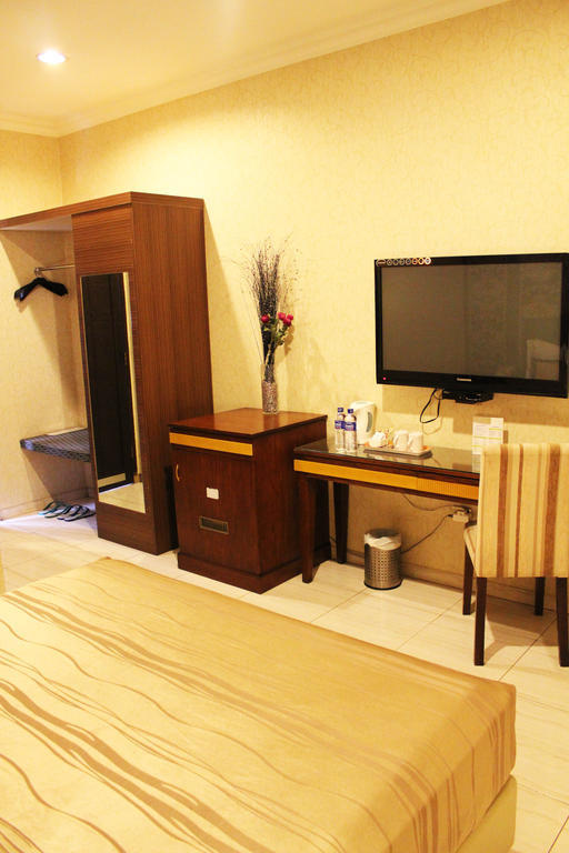 Hotel C3 Semarang Kültér fotó