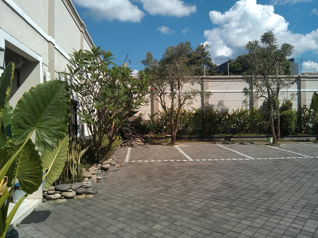 Hotel C3 Semarang Kültér fotó